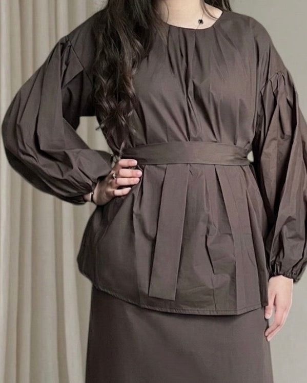 Ensemble blouse manches bouffantes et sa jupe