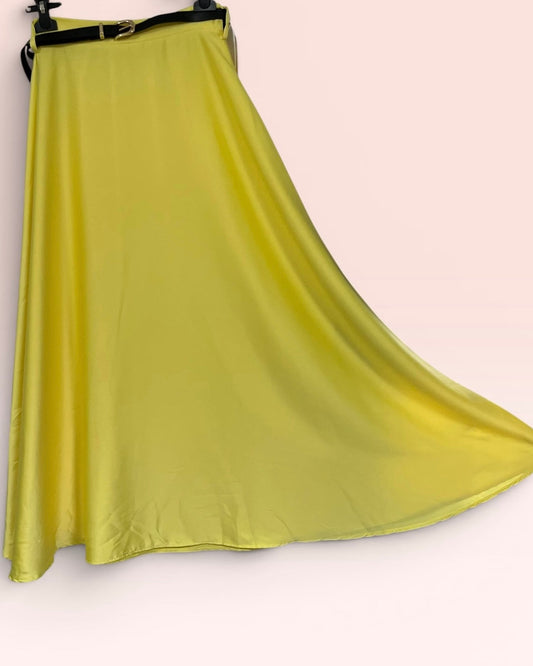 Jupe unie satinée jaune