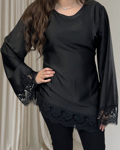 Tunique satinée et dentelle
