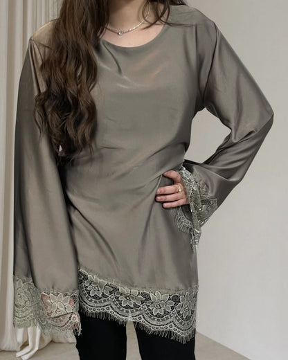 Tunique satinée et dentelle
