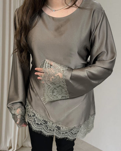 Tunique satinée et dentelle