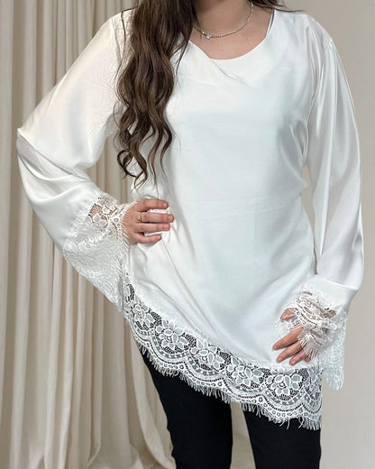 Tunique satinée et dentelle