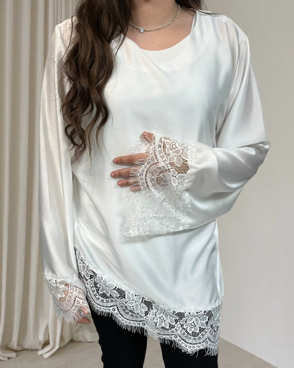 Tunique satinée et dentelle