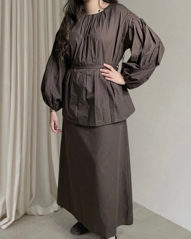 Ensemble blouse manches bouffantes et sa jupe
