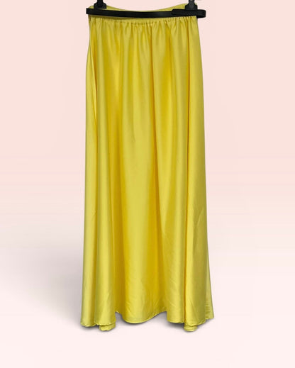 Jupe unie satinée jaune