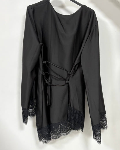 Tunique satinée et dentelle