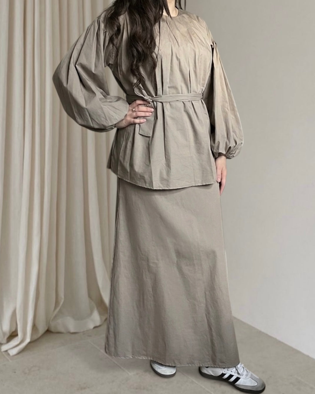 Ensemble blouse manches bouffantes et sa jupe