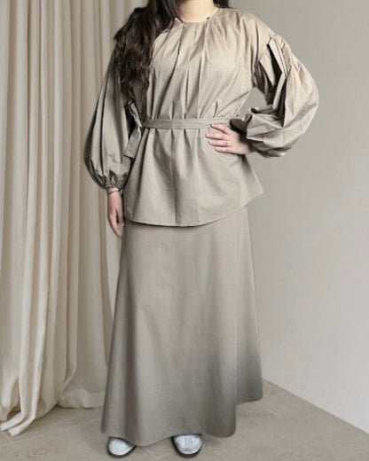 Ensemble blouse manches bouffantes et sa jupe