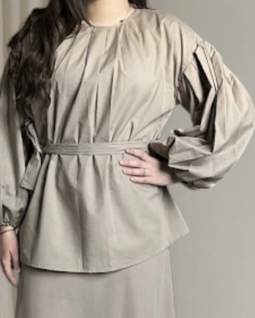 Ensemble blouse manches bouffantes et sa jupe